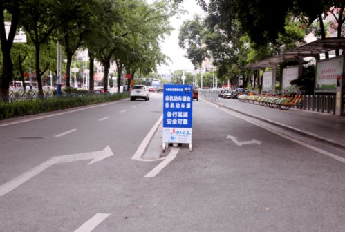 桂林市區(qū)21個路口道路交通設(shè)施煥新，城市交通邁上新臺階